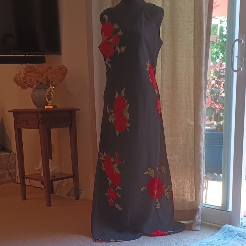 Jessica Howard Red and Black Sleeveless Maxi Dress